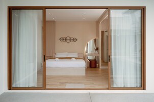 Luxury Villa | Desk, free WiFi, bed sheets