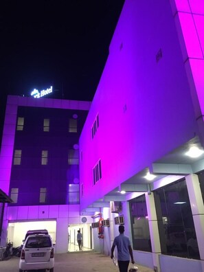 Mặt tiền nơi lưu trú