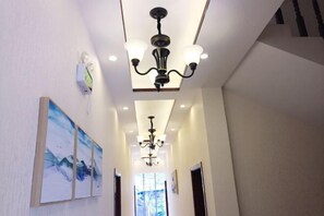 المنشأة من الداخل