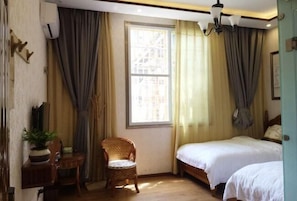 Room - Riverside Inn (Shimian)