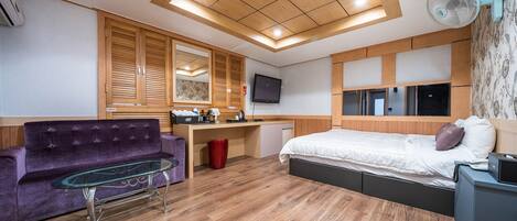 프리미엄 더블룸 | 각각 다른 스타일의 인테리어, 노트북 작업 공간, 방음 설비, 무료 WiFi