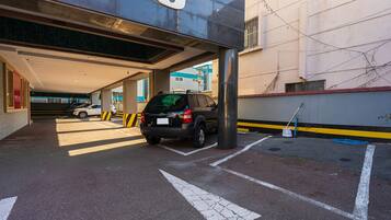 Estacionamiento para camionetas con acceso para silla de ruedas