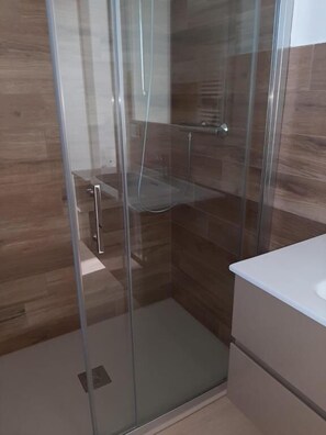 Basic Room | Desk, free WiFi, bed sheets - Casa Lilla (Verzuolo)