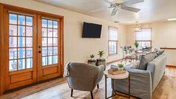 Apartment (62 Hypolita Carriage House) | Exterior