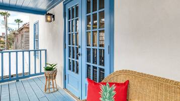 Apartment (62 Hypolita Carriage House) | Exterior