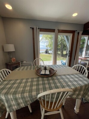 House, 4 Bedrooms | Dining