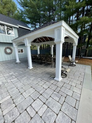House, 4 Bedrooms | Terrace/patio