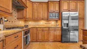 Villa, 4 Bedrooms | Private kitchen | Fridge, oven, coffee/tea maker, toaster