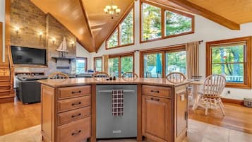 Villa, 4 Bedrooms | Interior