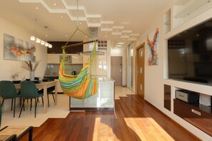 Living room - Mokotow Pory Apartment by Renters (Warsaw)