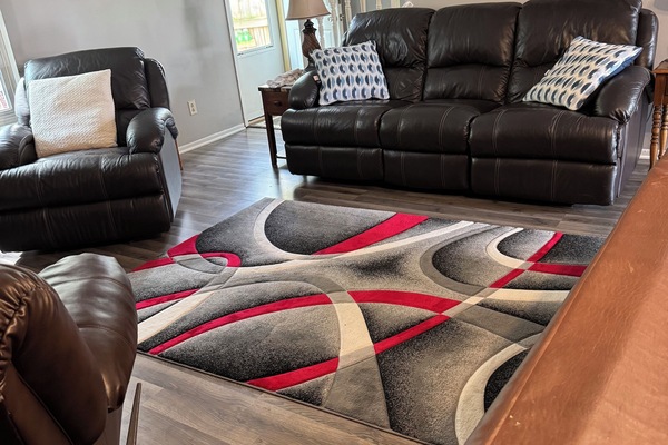 Smart-tv, een open haard, videospelletjes en een dvd-speler