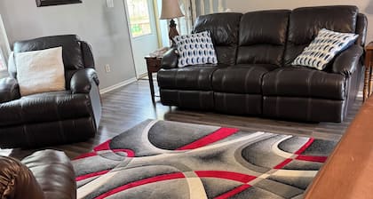 Buckeye cozy condo with hot tub and pool table