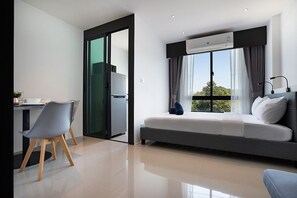 Deluxe Studio | Living area