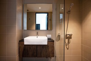 Deluxe Studio | Bathroom
