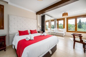 3 makuuhuonetta, työpöytä, silitysrauta/-lauta, Wi-Fi