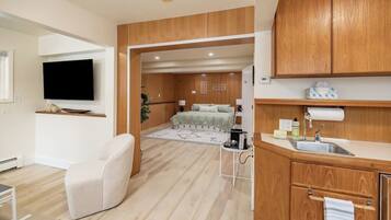 1 bedroom, free WiFi, bed sheets