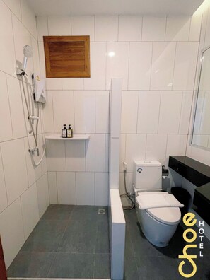 Bathroom - Choe Hotel (Ban Bueng)