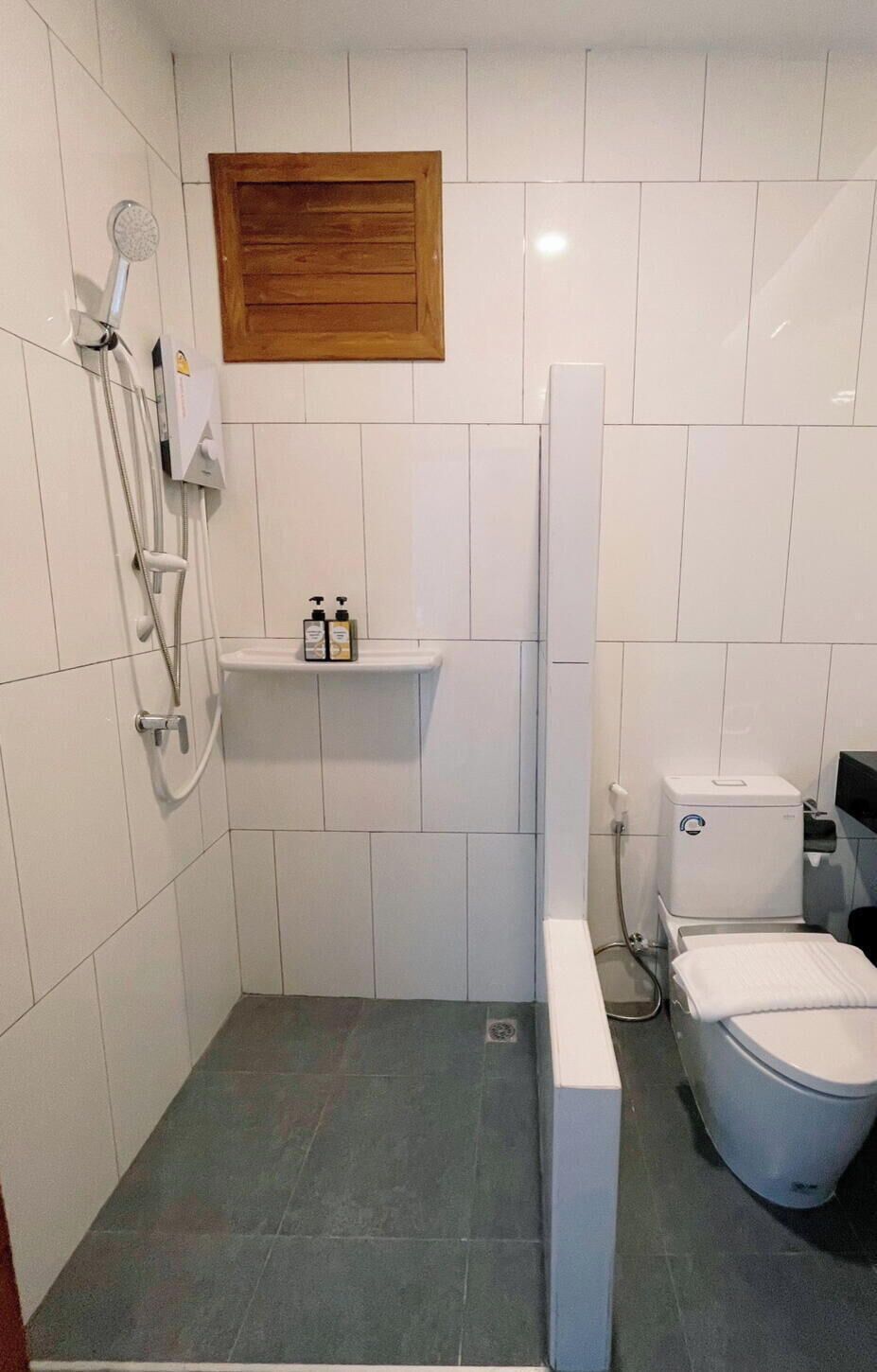 Standard-Zweibettzimmer, Nichtraucher | Badezimmer | Dusche, Haartrockner, Handtücher, Seife