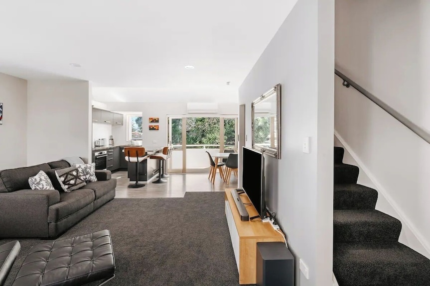 Dunes On Drury - Superb Mount Maunganui Duplex: 3-level, 1-min Walk To Main Beach & Town, Stunning Mount Drury Views, Balcony Bbq, Pet-friendly - Mount Maunganui