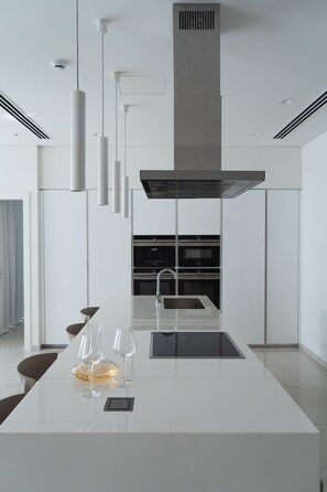 Elite Villa, 6 Bedrooms Fortuna Seaview | Eigene Küche | Hochstuhl, Küchenrolle