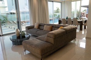 Elite Villa, 6 Bedrooms Fortuna Seaview | Living room - Fortuna Seaview Villa (Ayia Napa)