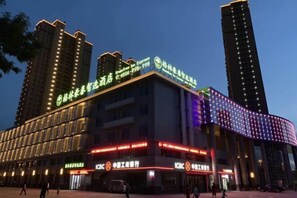 Exterior - GreenTree Zhixuan Hotel (Dezhou Bus Train Station Black Horse Antiques Debai Plaza) (Dezhou)