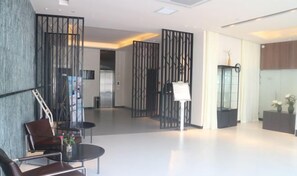 Lobby - Jin Xing Holiday Hotel (Pingliang Kongtong District Green Square Branch) (Pingliang)