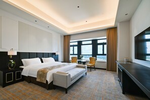 Minibar, in-room safe, desk, blackout curtains - President Hotel Guangzhou Changlong (Guangzhou)