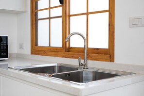 舒適單棟房屋 | 私人廚房 | 雪櫃、微波爐、廚房用具/餐具/器皿