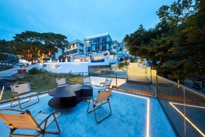 Unclassified image, 5 of 52, button - Otter Home (Zhoushan)