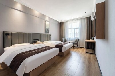 GreenTree Inn Express Hotel (Weihai High-speed Railway Terminal Port Branch)