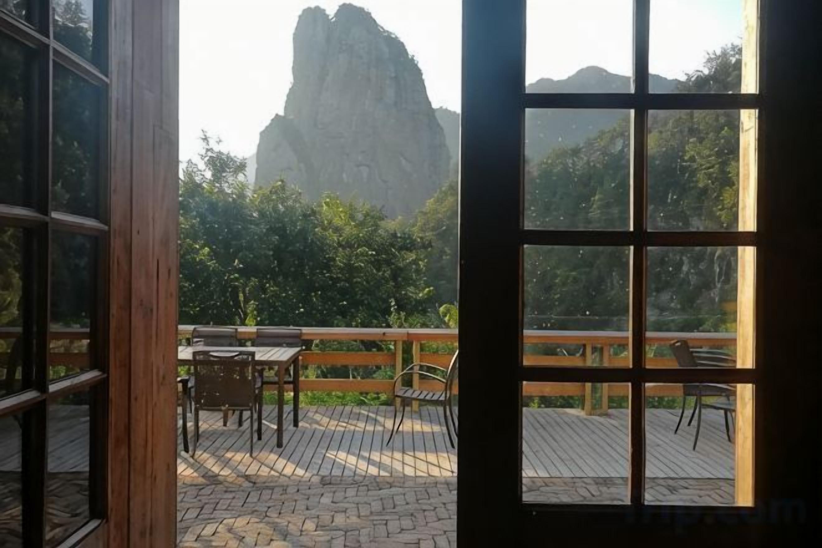 تناول الطعام بالخارج