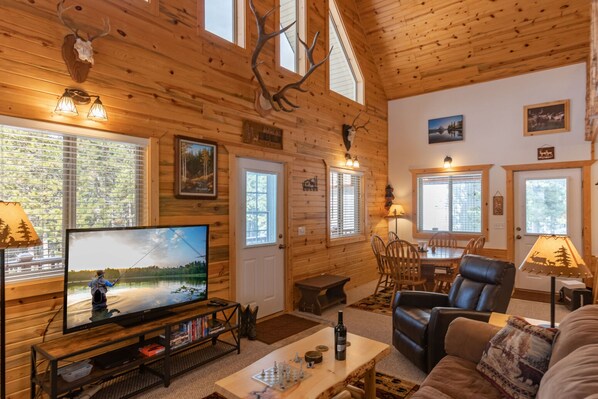 House (2 Bedrooms) | Living area - Henrys Post (Island Park)