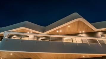 House | 12 bedrooms