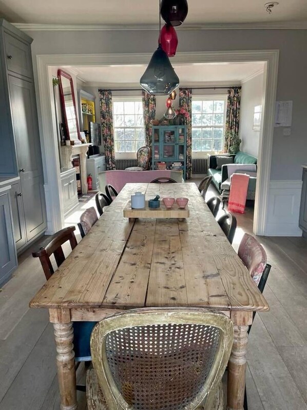 Apartamento, varias camas | Restauración