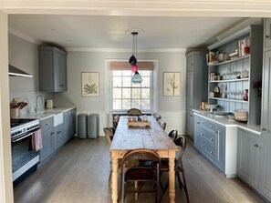 Apartment, Multiple Beds | Private kitchen | Fridge, microwave, oven, stovetop - London Duplex Penthouse for 7 People (London)