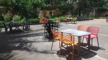 屋外ダイニングエリア