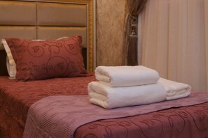 Luxury Double or Twin Room | Minibar, desk, laptop workspace, free WiFi - Renaissance Butik hotel (Samarkand)