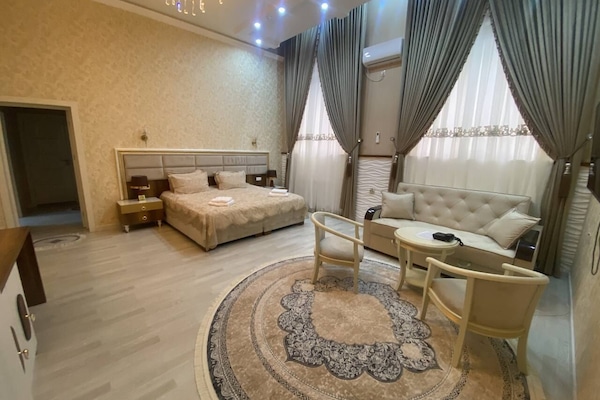 Kamar Quadruple Keluarga | Minibar, meja kerja, ruang kerja ramah laptop, dan Wi-Fi gratis