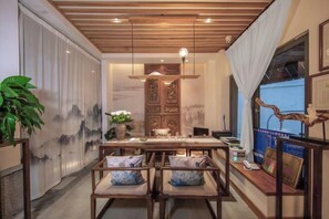 Interior - Rulai Yunshui Inn (Tengchong)