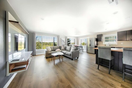 High Point Guesthouse - near Gardens, close to Downtown