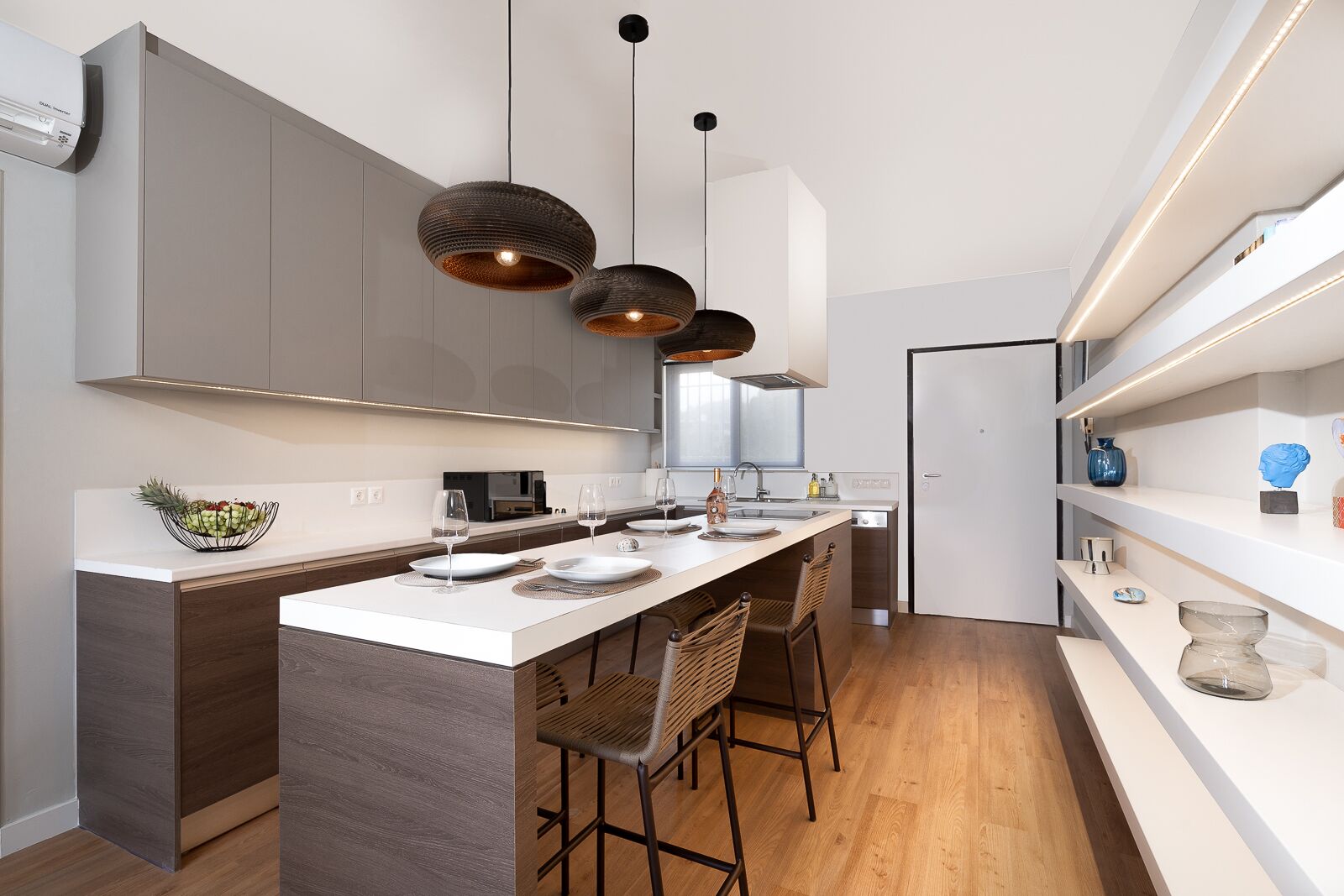 Habitació quàdruple de disseny | Cuina privada | Frigorífic, forn i utensilis de cuina, vaixella i coberteria 