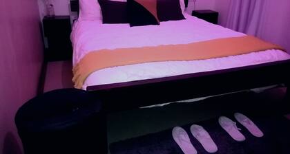 8 minutes to moi Southlake! Cosy with secure free parking.