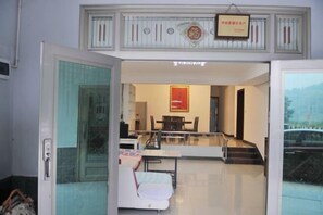 Interior - Guojia Courtyard Inn (Zhangjiajie)