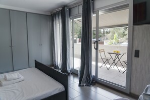 7 dormitoris, escriptori, planxa i posts de planxar i wifi gratuïta