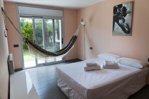 7 dormitoris, escriptori, planxa i posts de planxar i wifi gratuïta