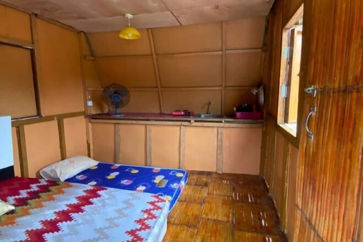 1 bedroom, bed sheets