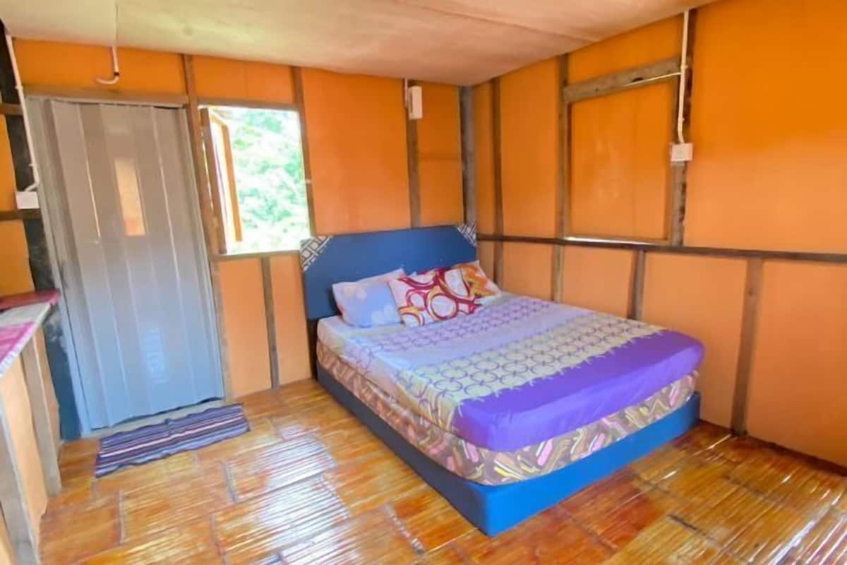 1 bedroom, bed sheets