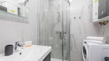 Shower, towels