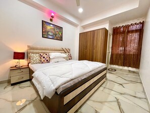 3 bedrooms, iron/ironing board, free WiFi, bed sheets - Airport Vista 3BHK Apartment-10 Min Walk from Airport with Balcony & Terrace (Jaipur)